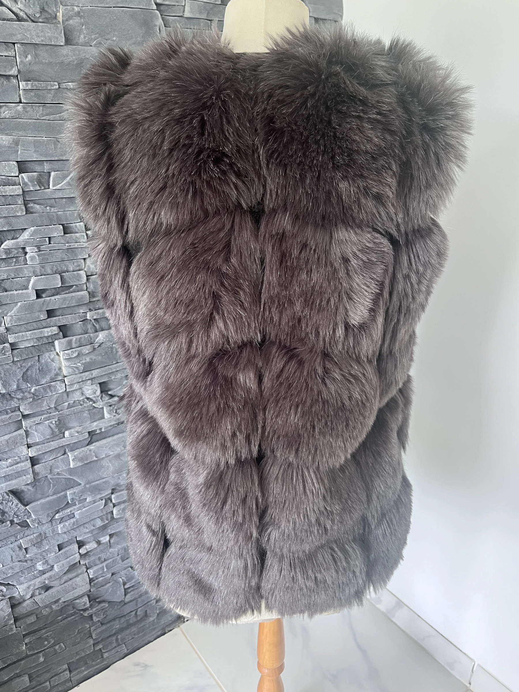 Missguided women's luxury-effect faux fur sleeveless jacket size 36 very good condition – photo 3